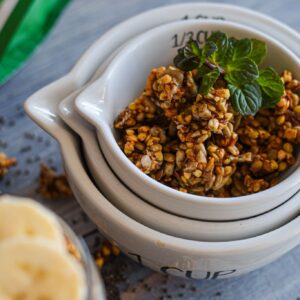 Knuspriges Granola mit aktivierten Samen – nährstoffreich und lecker
