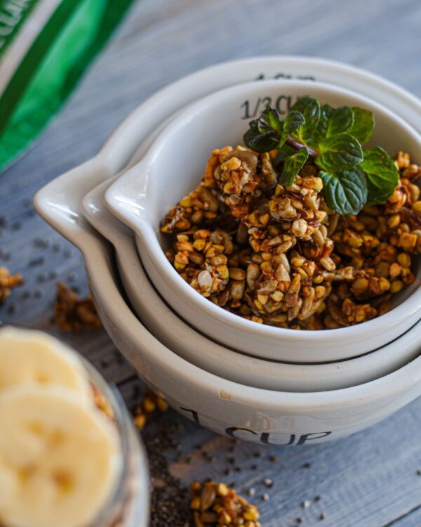 Knuspriges Granola mit aktivierten Samen – nährstoffreich und lecker